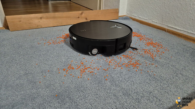 Der ECOVACS DEEBOT X11 im Saugleistungstest auf Teppich.